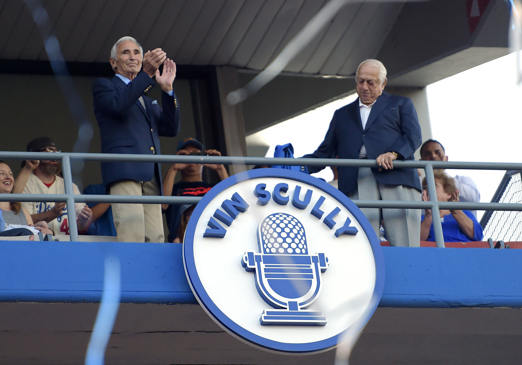 Vin Scully honored by Dodgers